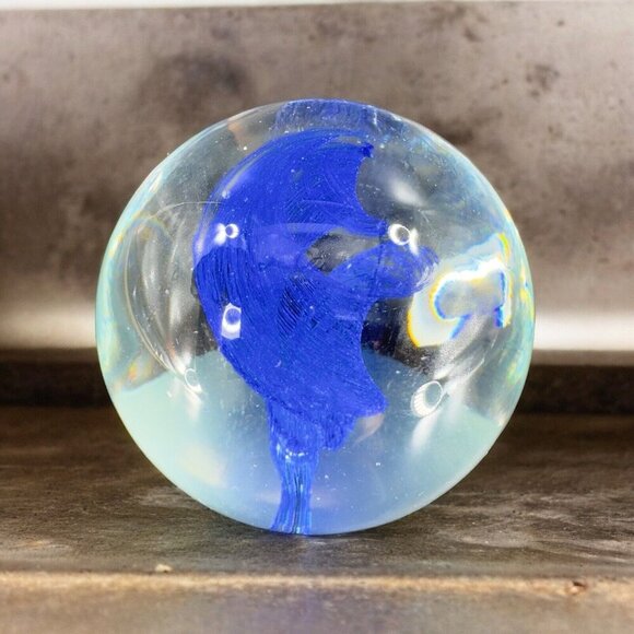 Round Art Glass Paperweight Figure Clear With Cobalt Blue Spiral Swirl Center - Picture 1 of 11